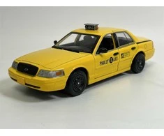 Greenlight Collectibles „Greenlight“ kolekcionuojami daiktai – 1/24 „Creed“ (2015 m.) – 1999 m. „Ford Crown Victoria Philly Taxi“