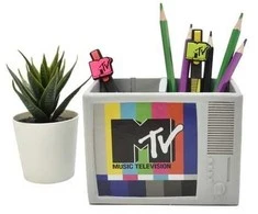 Pyramid International – MTV stalas tvarkingas