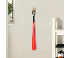 Patvarus plastikinis batų šaukštas, raudonas, 48 ​​cm ilgio, su kabliuku