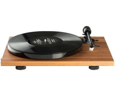 Patefonas Pro-Ject E1 BT su Audio-Technica AT3600L galvute, priešstiprintuviu ir Bluetooth, graikinio riešuto spalvos