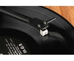 Patefonas Pro-Ject E1 su Audio-Technica AT3600L galvute, graikiško riešuto spalvos