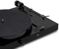 Patefonas Pro-Ject JukeBox E1 su OM5e galvute ir Bluetooth, Juodas
