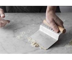 Tešlos grandiklis su matavimo puodeliu INNOVATIVE KITCHEN / Mason Cash