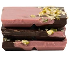 Rūta Ruby ir juodasis šokoladas (75%) su pistacijomis, 100 g