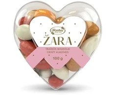 Rūta Traškūs migdolai su baltuoju šokoladu „Žara“, 100 g (širdelės formos dėžutėje)