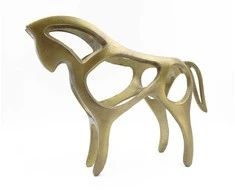 Deco Gifts Auksinė metalinė arklio statulėlė Amber – modernus interjero akcentas