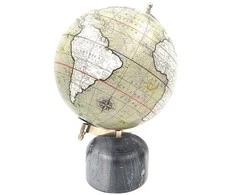 Deco Gifts Dekoratyvinis gaublys ant akmeninio pagrindo GLB-68