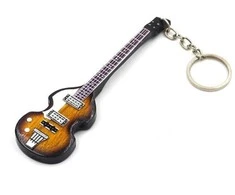Indominiguitars Bosinės gitaros raktų pakabukas iš mahagono – McCartney, The Beatles