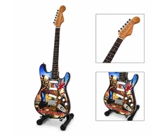Indominiguitars Iron Maiden „The Trooper“ mini dekoratyvinė gitara 1:4, raudonmedis 27,5 cm