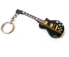 Indominiguitars Medinis Metallica gitaros raktų pakabukas – James Hetfield Iron Cross fanams