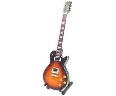 Indominiguitars Mini raudonmedžio gitara Slash stiliaus, 1:4 – rocko gerbėjams
