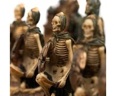 Italfama ZOMBIAI: rankomis spalvinti šachmatai su dirbtinės odos žaidimo lenta