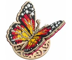 Medinis karoliukų siuvinėjimo rinkinys „Ryškus drugelis“ – Wonderland Crafts
