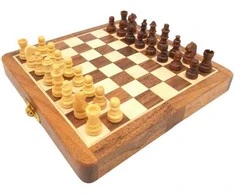 Mirtop Sulankstomas medinis magnetinis šachmatų rinkinys 17×17 cm kelionėms