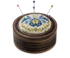 Siuvinėjimo adatinės rinkinys „Vilkdalgiai“ – Wonderland Crafts