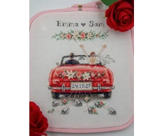 Siuvinėjimo kryželiu rinkinys Aine „Just Married“ – jaunavedžių automobilis