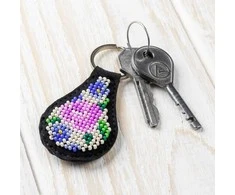 Wonderland Crafts Karoliukų siuvinėjimo rinkinys raktų pakabukui, dirbtinė oda, PRECIOSA 4×8 cm