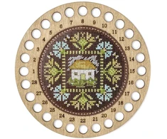 Wonderland Crafts Siūlų organizatoriaus siuvinėjimo rinkinys „Namas tarp rugiagėlių“ 15 x 15 cm
