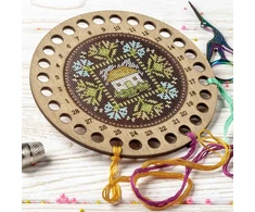 Wonderland Crafts Siūlų organizatoriaus siuvinėjimo rinkinys „Namas tarp rugiagėlių“ 15 x 15 cm