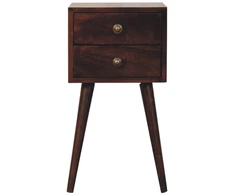 Artisan Furniture Kompaktiškas mango medienos naktinis staliukas su 2 stalčiais, Kalifornijos riešutmedžio atspalvio
