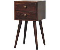 Artisan Furniture Kompaktiškas mango medienos naktinis staliukas su 2 stalčiais, Kalifornijos riešutmedžio atspalvio