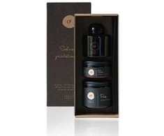 Kūno sviesto, kūno šveitiklio ir namų kvapo rinkinys "ŠVELNIEMS PRISILIETIMAMS", Candle Family, kūno šveitiklis "PURE" 200 ml. (vanilė, gintaras, bergamotė) ir namų kvapas "RAFFINÉ" 120 ml. (ąžuolas, lauko uogos, beržas)