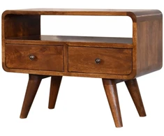 TV staliukas Artisan Furniture Kompaktiška lenkta mango medienos TV spintelė su 2 stalčiais, kaštono atspalvio