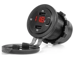Vandeniui atsparus telefono įkroviklis su jungikliu ir skaitmeniniu voltmetru, 2x USB-C 12/24V AMIO-04226