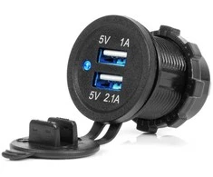 Vandeniui atsparus telefono įkroviklis su mėlynu LED indikatoriumi 3.1A, 2xUSB 12/24V AMIO-04216