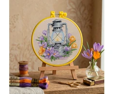 Abris Art Siuvinėjimo rinkinys kryželiu „Pavasarinis krokas“ su lankeliu, 15x15