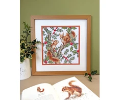 Bothy Threads Siuvinėjimo kryželiu rinkinys Wrendale „Under The Holly Boughs“, 26x26 cm