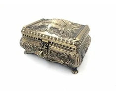 Deco Gifts Auksinės spalvos metalinė papuošalų dėžutė 21-20L