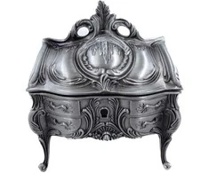 Deco Gifts Sidabrinė metalinė papuošalų dėžutė su dekoru – elegantiška dovana