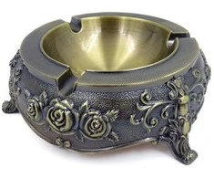 Deco Gifts Prabangi metalinė Liudviko stiliaus peleninė, auksu dekoruota, 12 cm