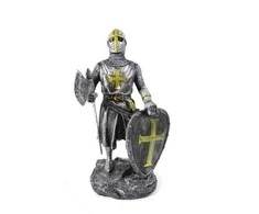 Deco Gifts Kryžiuočio riterio figūrėlė, 18 cm, derva, su skydu ir kirviu