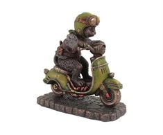Italfama Katinas su motoroleriu. Išmatavimai: 14x7x14cm.
