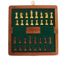 Italfama MAGNETINIAI mediniai šachmatai su sulankstoma dėžute. 18,5x18,5cm., karalius: 3,3cm.