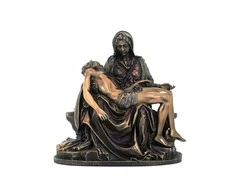 Italfama Pieta - Michelangelo kūrinys (mažesnė versija). Išmatavimai: 15x9x16cm.