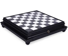Italfama Prabangi didelė vertingos medienos šachmatų lenta su marmuro viršumi ir DĖTUVE. 60x60x12,5cm., kvadratas: 6,2cm.