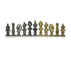 Italfama ROMĖNAI: metalinės šachmatų figūros. Aukštis: 9,8cm., diametras: 3,1cm.