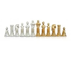 Italfama ROMĖNŲ BIUSTAS: auksinės/sidabrinės metalinės šachmatų figūros. Aukštis: 12cm., diametras: 3,8cm.