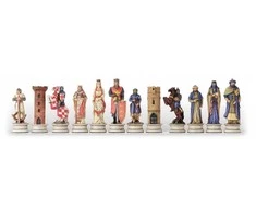 Italfama Šachmatų figūros KRYŽIUOČIAI prieš SARACĖNUS. Aukštis: 8cm., diametras: 2,6cm.