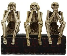 Italfama Skeletai „nematau, negirdžiu ir nesakau blogio". Išmatavimais: 15x8x12cm.