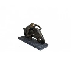 Italfama Statulėlė vaizduojanti posūkis su motociklu. Išmatavimai: 25x10x16cm.