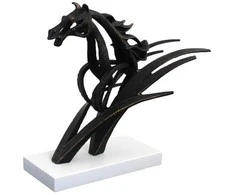 Italfama Stilizuotas žirgas (su marmuriniu pagrindu). Išmatavimai: 16x8x21cm.