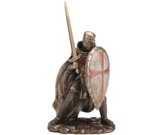 Italfama Tamplierius kovoje. Aukštis 18cm.
