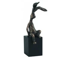 Italfama Triušis ant kubo. Aukštis: 17cm.