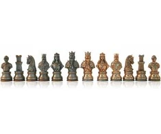Italfama VIDURAMŽIAI: alavinės šachmatų figūros. Aukštis: 9cm., diametras: 3,3cm.