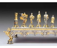 Italfama VIDURAMŽIŲ SUSIDŪRIMAS XIII: ypač prabangūs šachmatai iš Bronzos dengti tikru 24K auksu