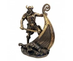 Italfama Vikingų karys ant drakaro. Išmatavimai: 15x13x24cm.